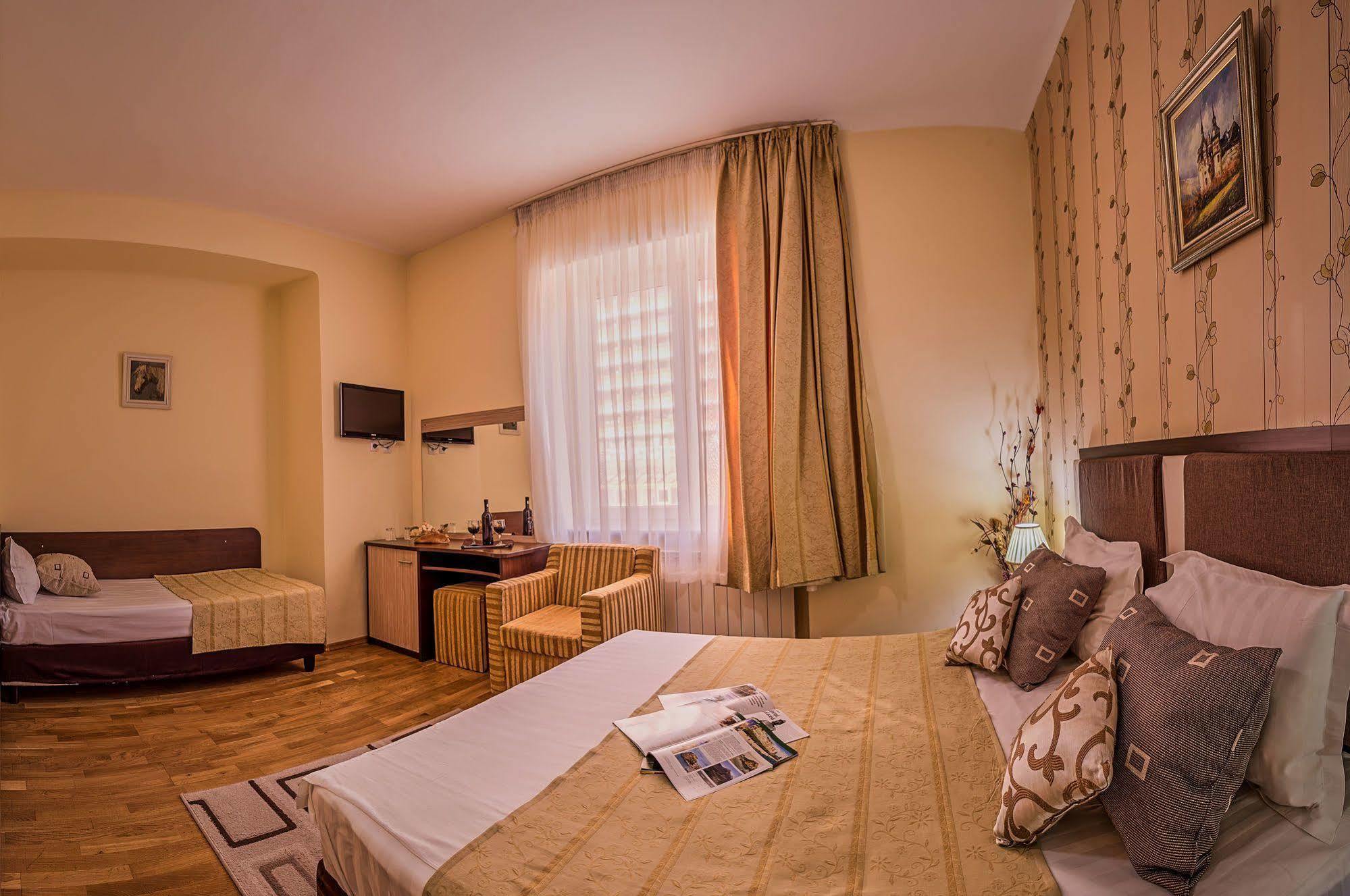 Hotel Rina Cerbul Sinaia Luaran gambar