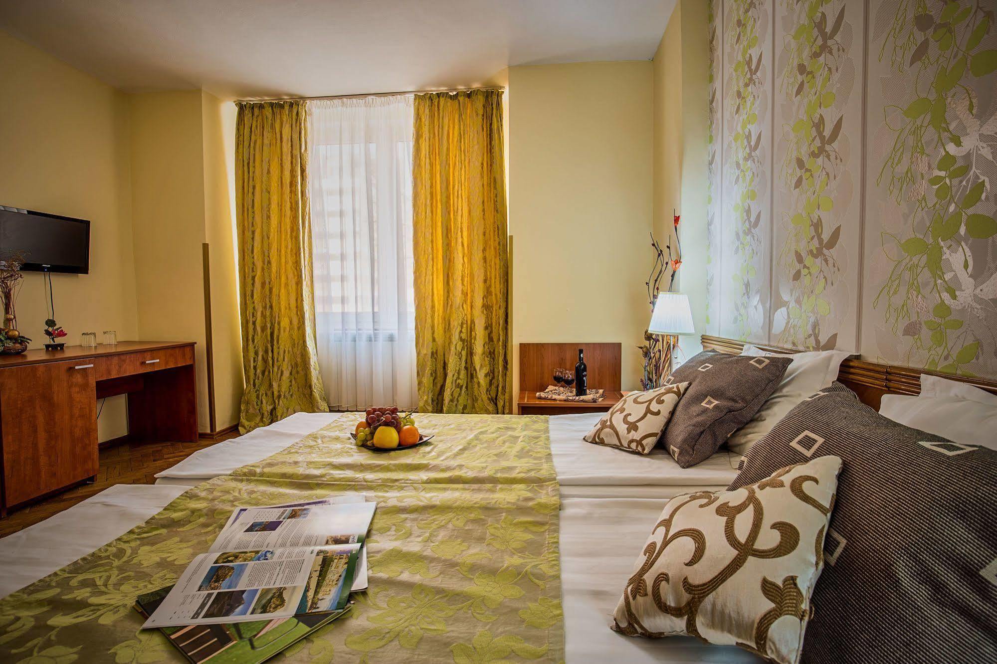 Hotel Rina Cerbul Sinaia Luaran gambar